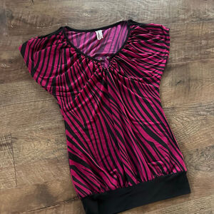 Women's VOICE Pink Black Zebra Print Short Sleeve Tee Small